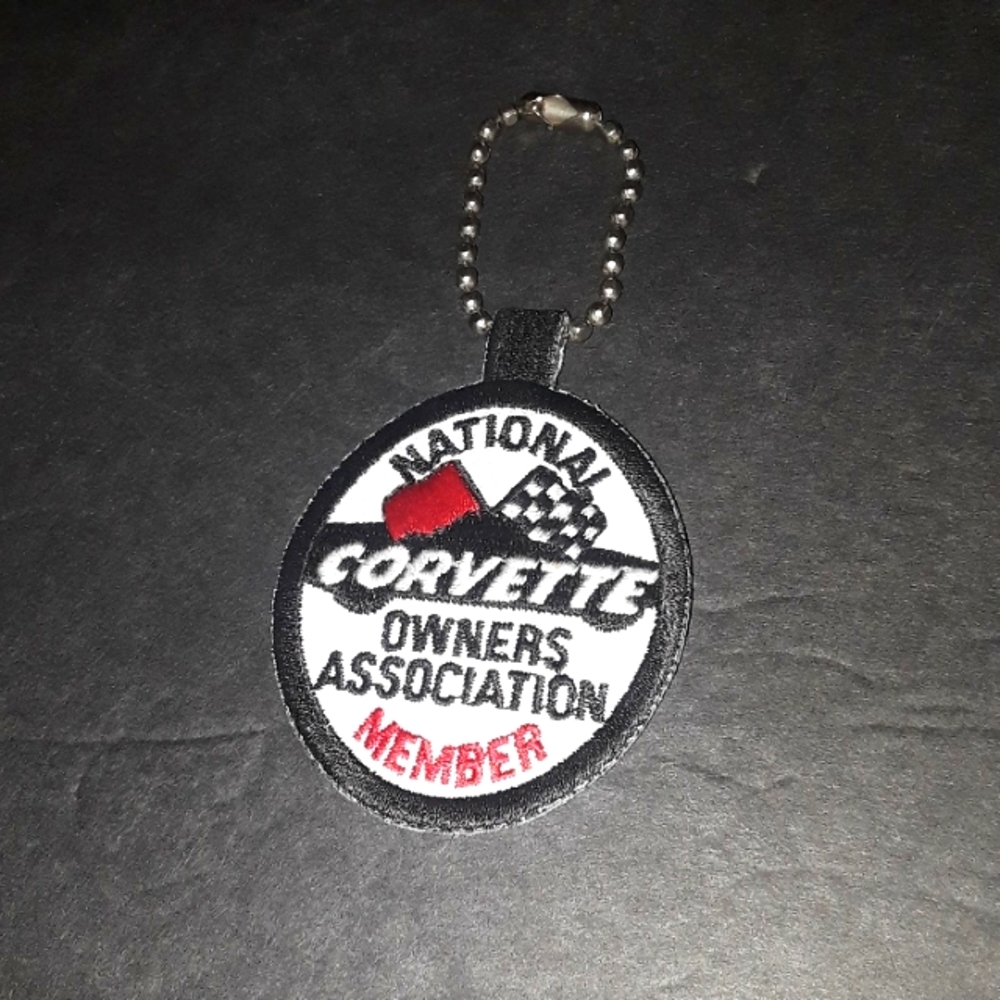 NEW VTG DOUBLE SIDED NATIONAL CORVETTE OWNERS ASSOCIATE MEMBER KEYRING KEYCHAIN